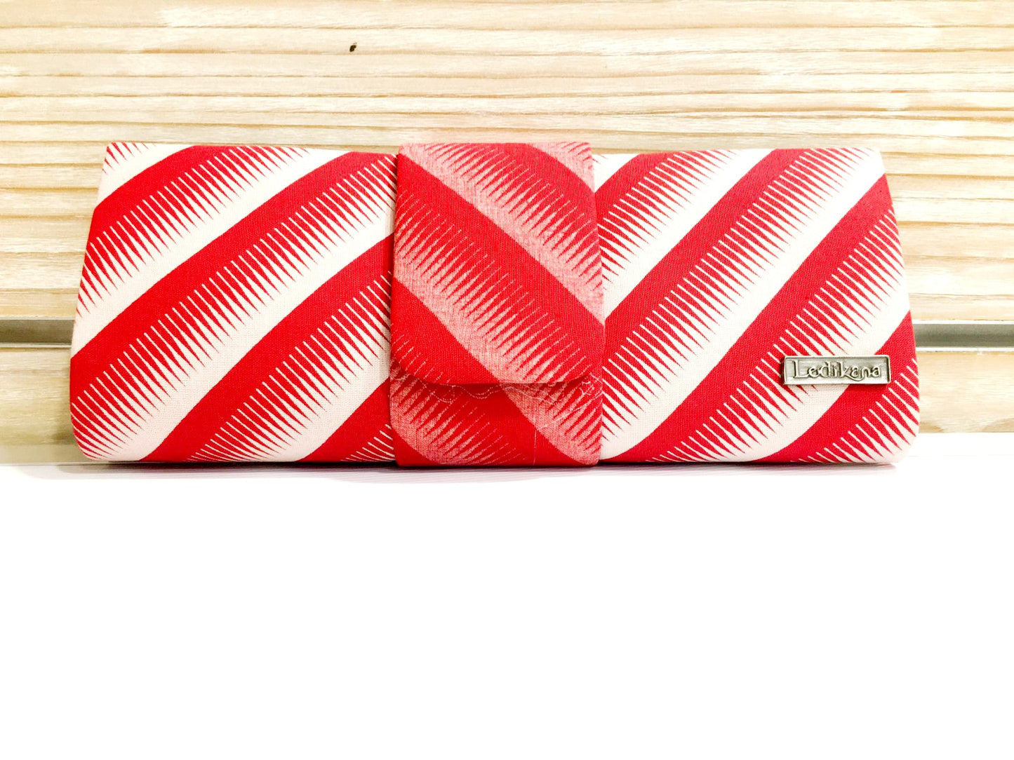 SMALL FLAP CLUTCH BAGS